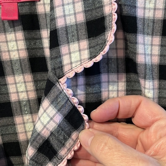 Victoria Secret Pajama Top black white pink plaid roll tabs sleeves Size S - Picture 5 of 13